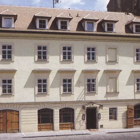 U Kříže Hotel