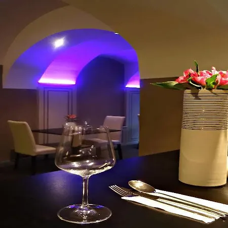 U Kříže Hotel